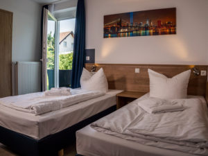 Zimmer mit zwei Einzelbetten